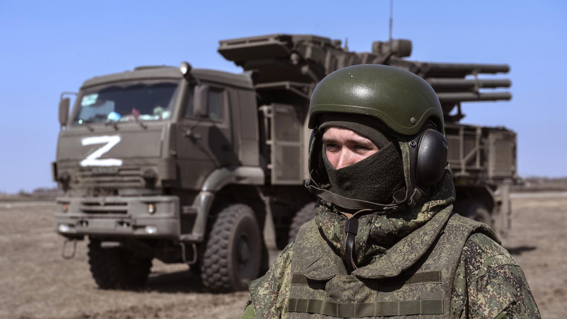 Военнослужащий ВС РФ у зенитного ракетно-пушечного комплекса Панцирь-С1 Военнослужащий ВС РФ у зенитного ракетно-пушечного комплекса Панцирь-С1 - РИА Новости, 1920, 27.03.2022