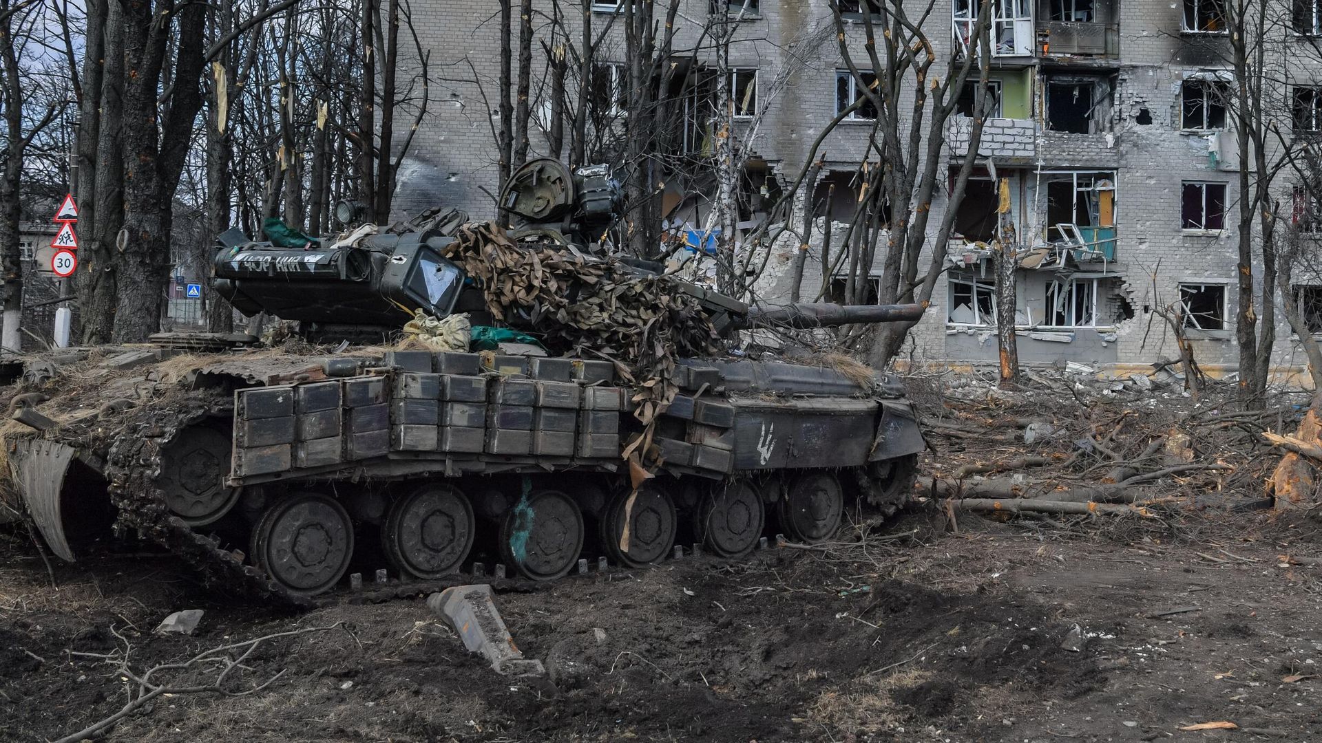 Уничтоженный украинский танк на улице в перешедшем под контроль ДНР городе Волноваха Уничтоженный украинский танк на улице в перешедшем под контроль ДНР городе Волноваха - РИА Новости, 1920, 07.04.2022