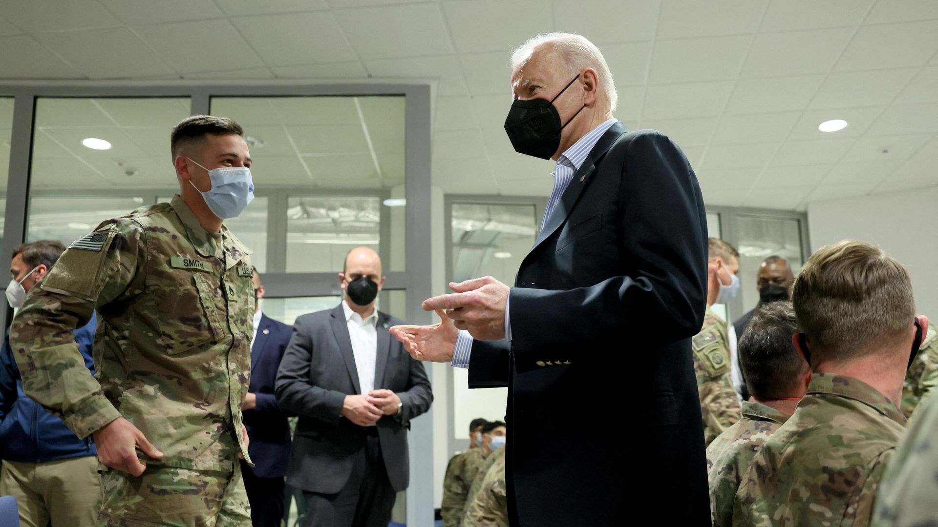Президент США Джо Байден во время встречи с американскими военными в Польше - РИА Новости, 1920, 26.03.2022