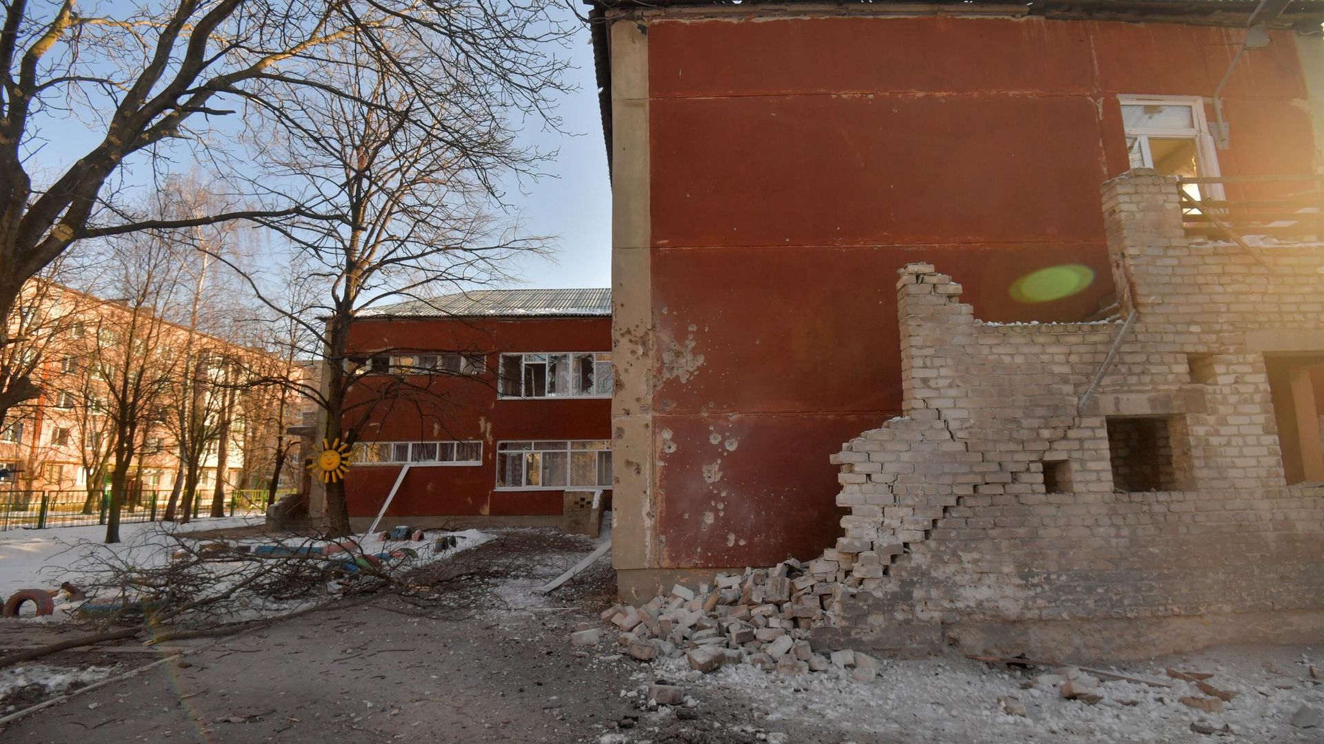 Детский сад в городе Ясиноватая, пострадавший в результате обстрела ВСУ Детский сад в городе Ясиноватая, пострадавший в результате обстрела ВСУ - РИА Новости, 1920, 26.03.2022