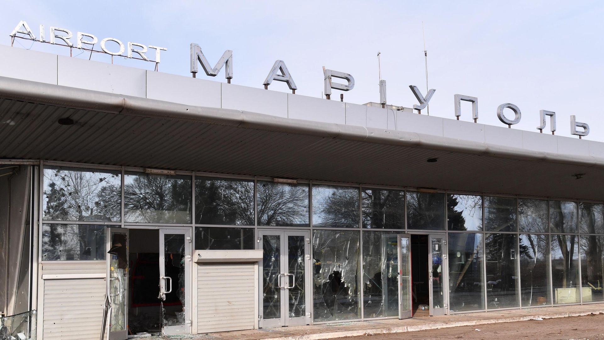 Здание терминала аэропорта Мариуполя, освобожденного бойцами Народной милиции ДНР и российскими военнослужащими Здание терминала аэропорта Мариуполя, освобожденного бойцами Народной милиции ДНР и российскими военнослужащими - РИА Новости, 1920, 28.03.2022