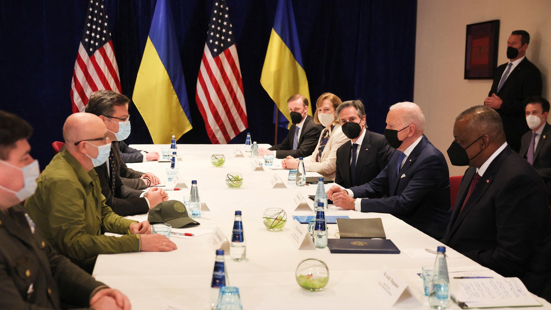 Президент США Джо Байден принял участие во встрече с главой МИД Украины Дмитрием Кулебой и министром обороны Алексеем Резниковым в Варшаве Президент США Джо Байден принял участие во встрече с главой МИД Украины Дмитрием Кулебой и министром обороны Алексеем Резниковым в Варшаве - РИА Новости, 1920, 26.03.2022