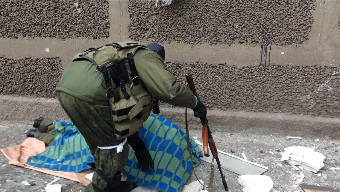 Белый над телом погибшего товарища Белый над телом погибшего товарища - РИА Новости, 1920, 28.03.2022