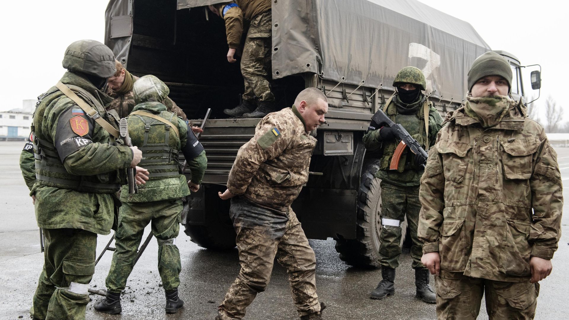 Добровольно сдавшиеся в плен военнослужащие украинской армии Добровольно сдавшиеся в плен военнослужащие украинской армии - РИА Новости, 1920, 02.04.2022