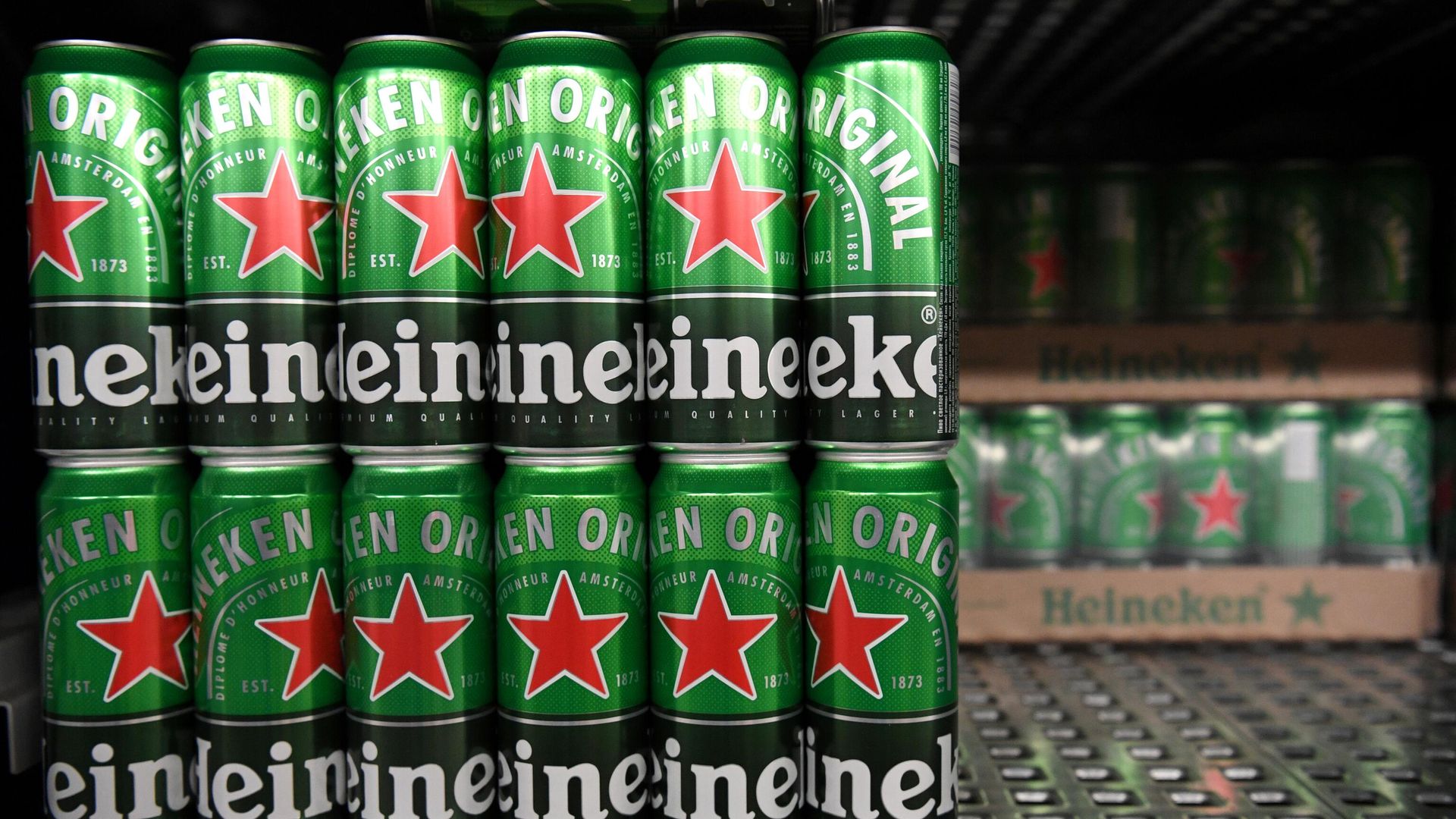 Пиво Heineken на полках в магазине Пиво Heineken на полках в магазине - РИА Новости, 1920, 01.08.2022