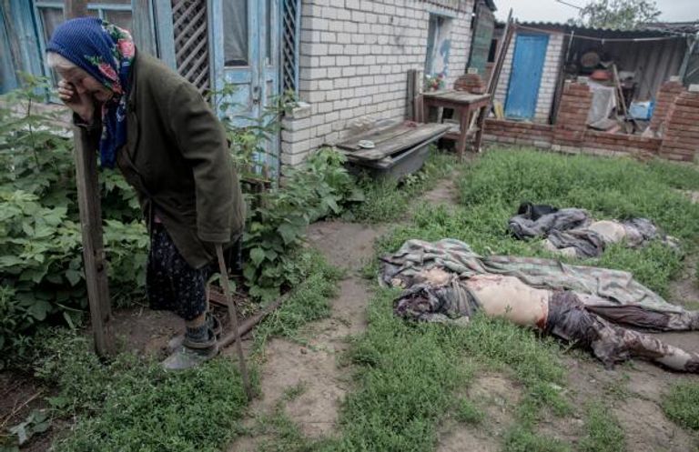 2454426 27.06.2014 Жертвы среди мирного населения после артобстрела поселка Голубовка. Андрей Стенин / РИА Новости 2454426 27.06.2014 Жертвы среди мирного населения после артобстрела поселка Голубовка. Андрей Стенин / РИА Новости