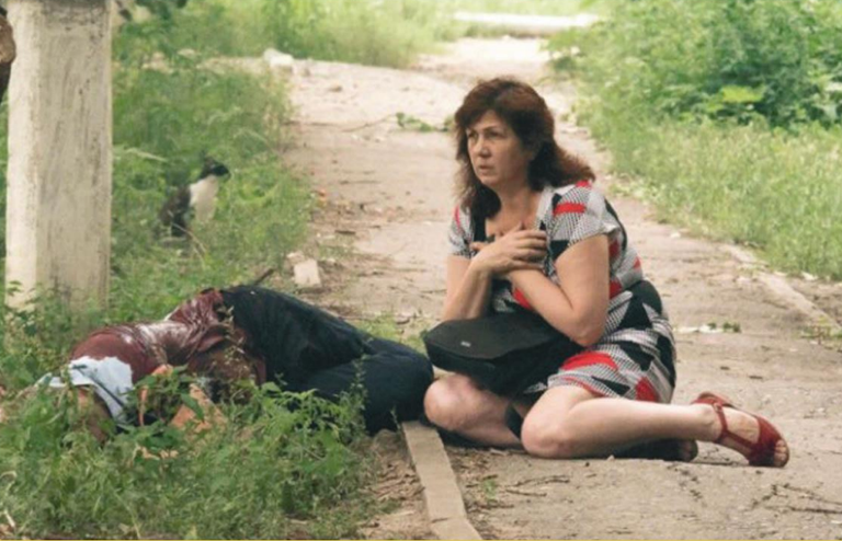 13 – 15.07.2014 года, г. Луганск. Жертвы среди мирного населения, в результате артиллерийского
обстрела военными преступниками из Вооруженных Сил Украины 13 – 15.07.2014 года, г. Луганск. Жертвы среди мирного населения, в результате артиллерийского
обстрела военными преступниками из Вооруженных Сил Украины