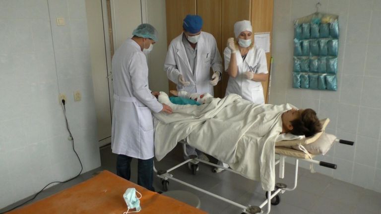 Один ребенок погиб, двое ранены бомбой, замаскированной в песочнице (Видео для проекта Донбасс. 2014-2022) Один ребенок погиб, двое ранены бомбой, замаскированной в песочнице (Видео для проекта Донбасс. 2014-2022)