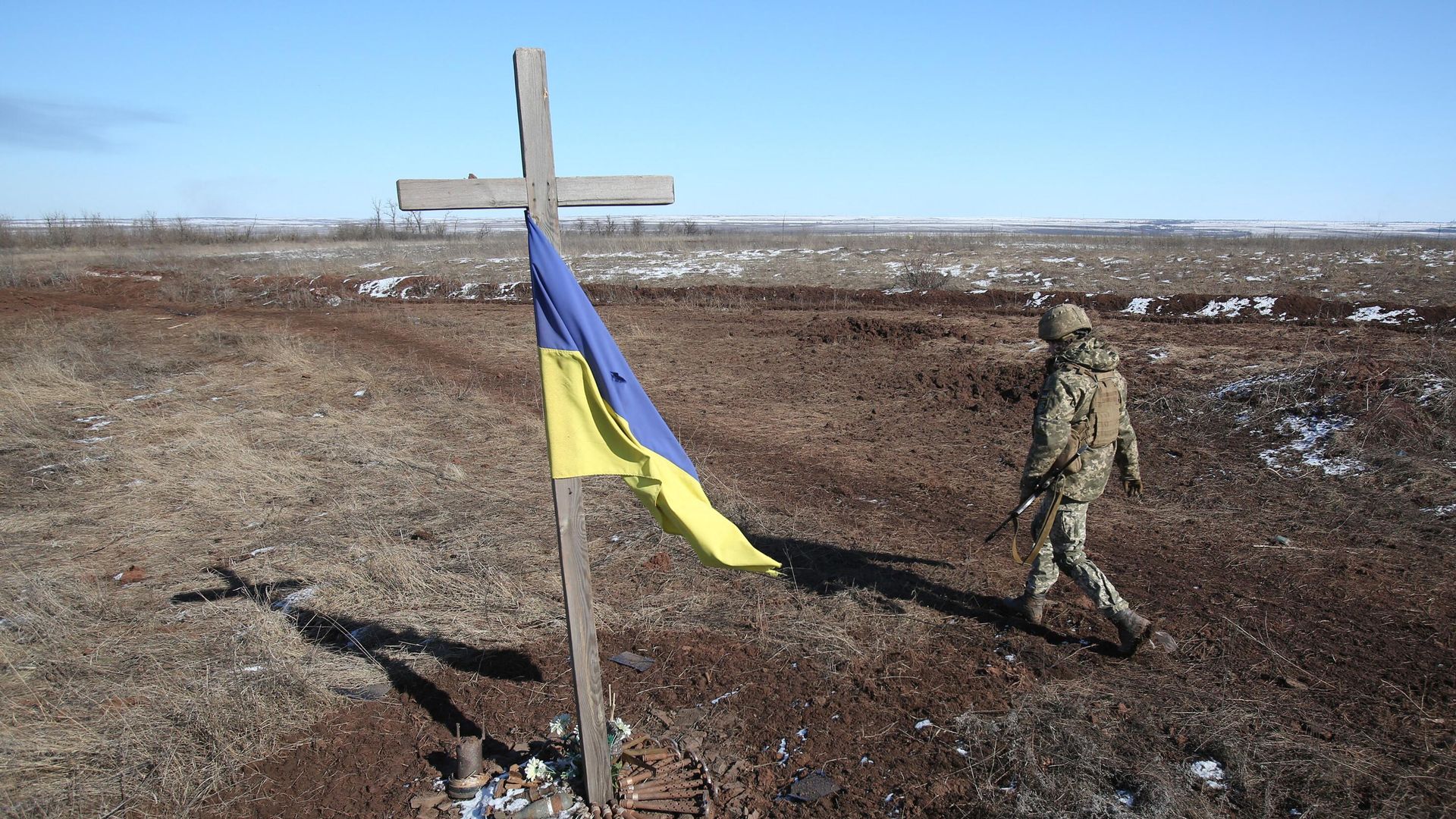 Украинский солдат в городе Светлодарск под Донецком Украинский солдат в городе Светлодарск под Донецком - РИА Новости, 1920, 30.03.2022