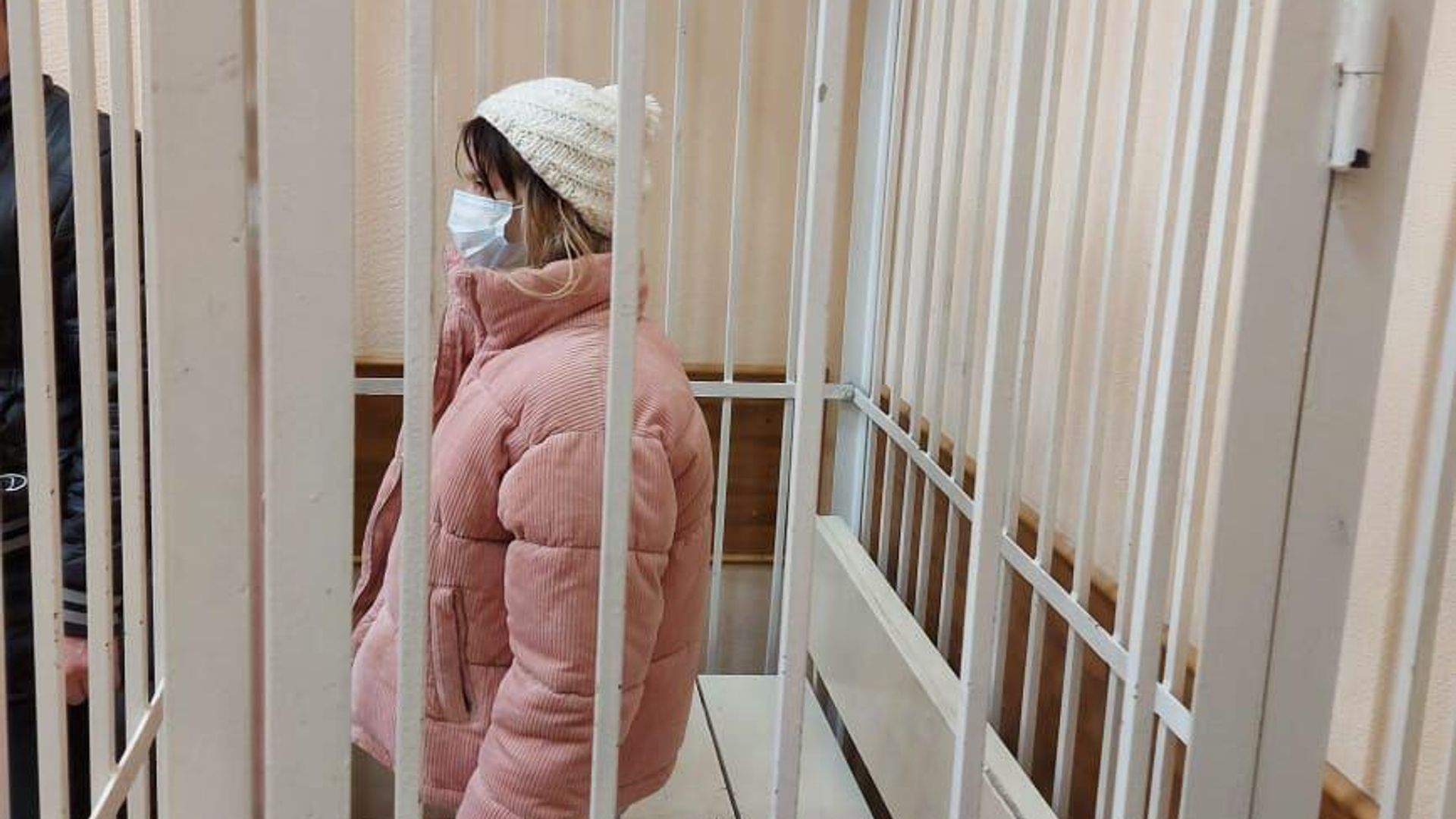 Жительница Красноярска, которая открыла стрельбу в детском саду, в зале суда во время избрания меры пресечения Жительница Красноярска, которая открыла стрельбу в детском саду, в зале суда во время избрания меры пресечения - РИА Новости, 1920, 30.03.2022
