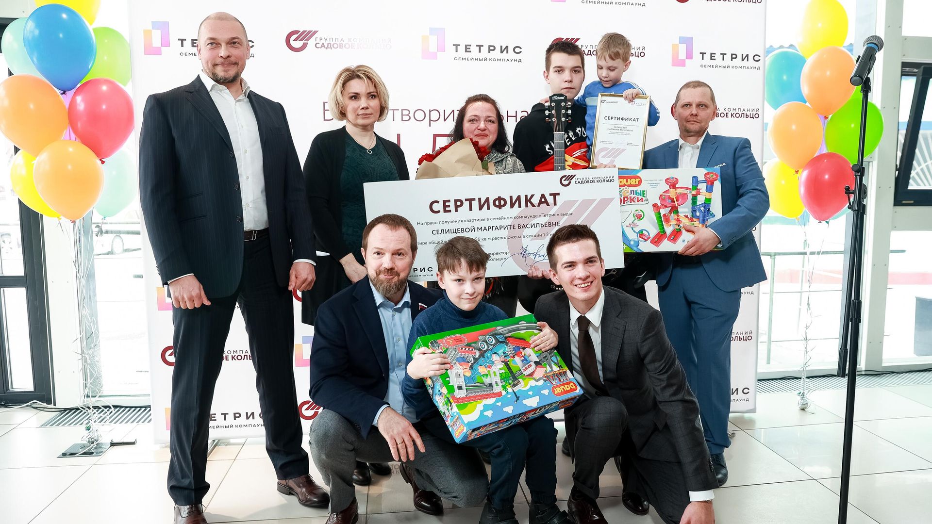 На церемонии вручения сертификата На церемонии вручения сертификата - РИА Новости, 1920, 30.03.2022