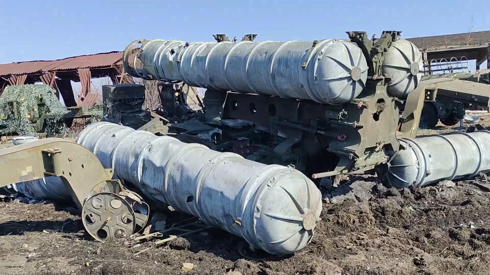 Уничтоженная позиция дивизиона зенитного ракетного комплекса С-300 ВСУ в населенном пункте Циркуны Харьковской области. Кадр видео - РИА Новости, 1920, 17.04.2022