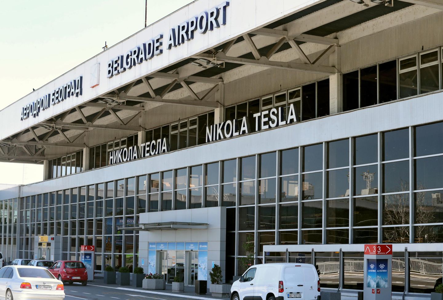 Здание аэропорта Никола Тесла в Белграде Здание аэропорта Никола Тесла в Белграде