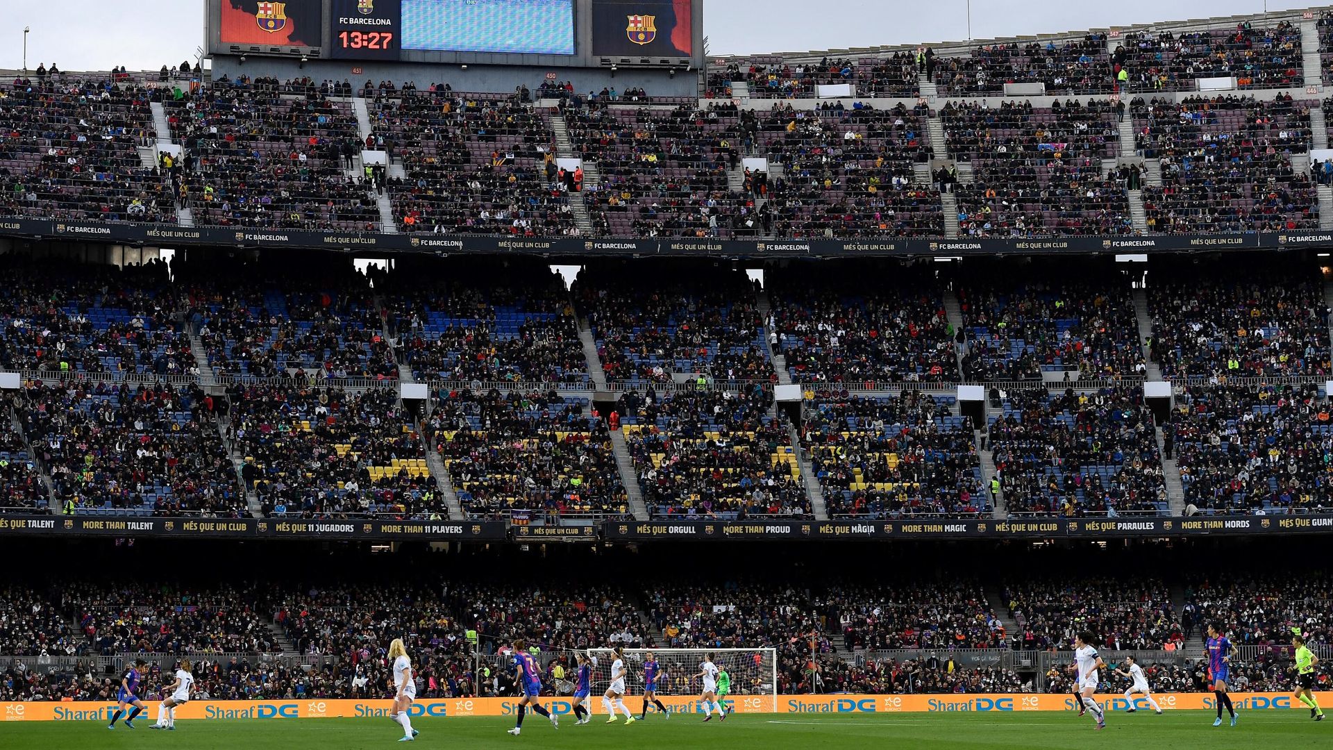 Players take part in the the women's UEFA Champions League quarter final second leg football match between FC Barcelona and Real Madrid CF at the Camp Nou stadium in Barcelona on March 30, 2022. (Photo by Josep LAGO / AFP) Players take part in the the women's UEFA Champions League quarter final second leg football match between FC Barcelona and Real Madrid CF at the Camp Nou stadium in Barcelona on March 30, 2022. (Photo by Josep LAGO / AFP) - РИА Новости, 1920, 30.03.2022