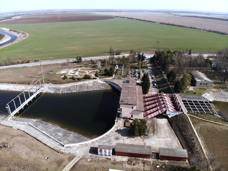Первая насосная станция (НС-1) Северо-Крымского канала для подъема и перекачки воды в селе Победное Джанкойского района в Крыму Первая насосная станция (НС-1) Северо-Крымского канала для подъема и перекачки воды в селе Победное Джанкойского района в Крыму