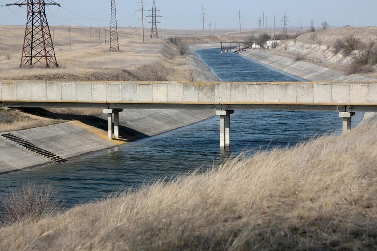 Первая насосная станция (НС-1) Северо-Крымского канала для подъема и перекачки воды в селе Победное Джанкойского района в Крыму Первая насосная станция (НС-1) Северо-Крымского канала для подъема и перекачки воды в селе Победное Джанкойского района в Крыму