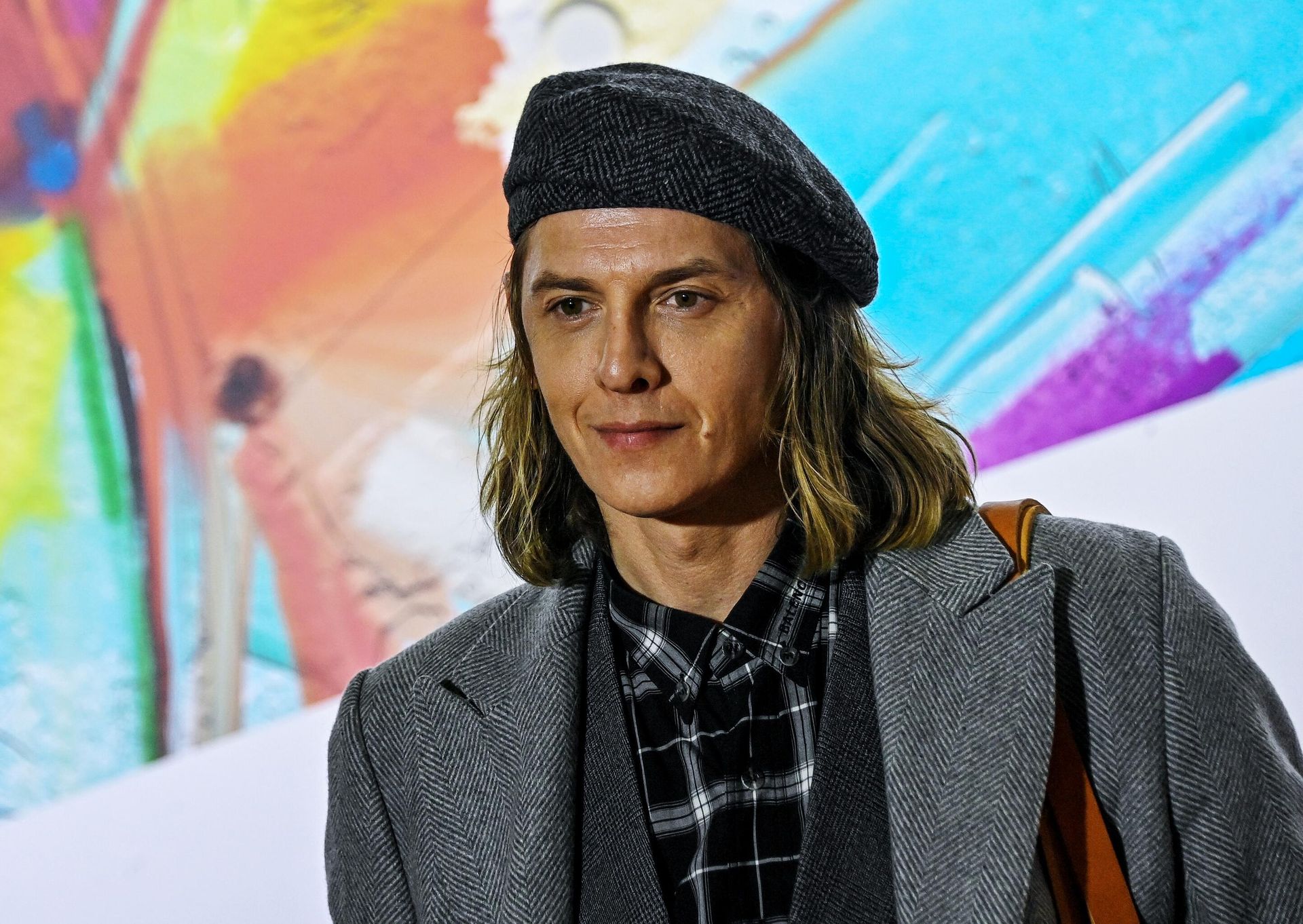 Стилист Влад Лисовец на ярмарке современного искусства Art Russia Fair 2022 в выставочном центре Гостиный двор в Москве - РИА Новости, 1920, 21.08.2025