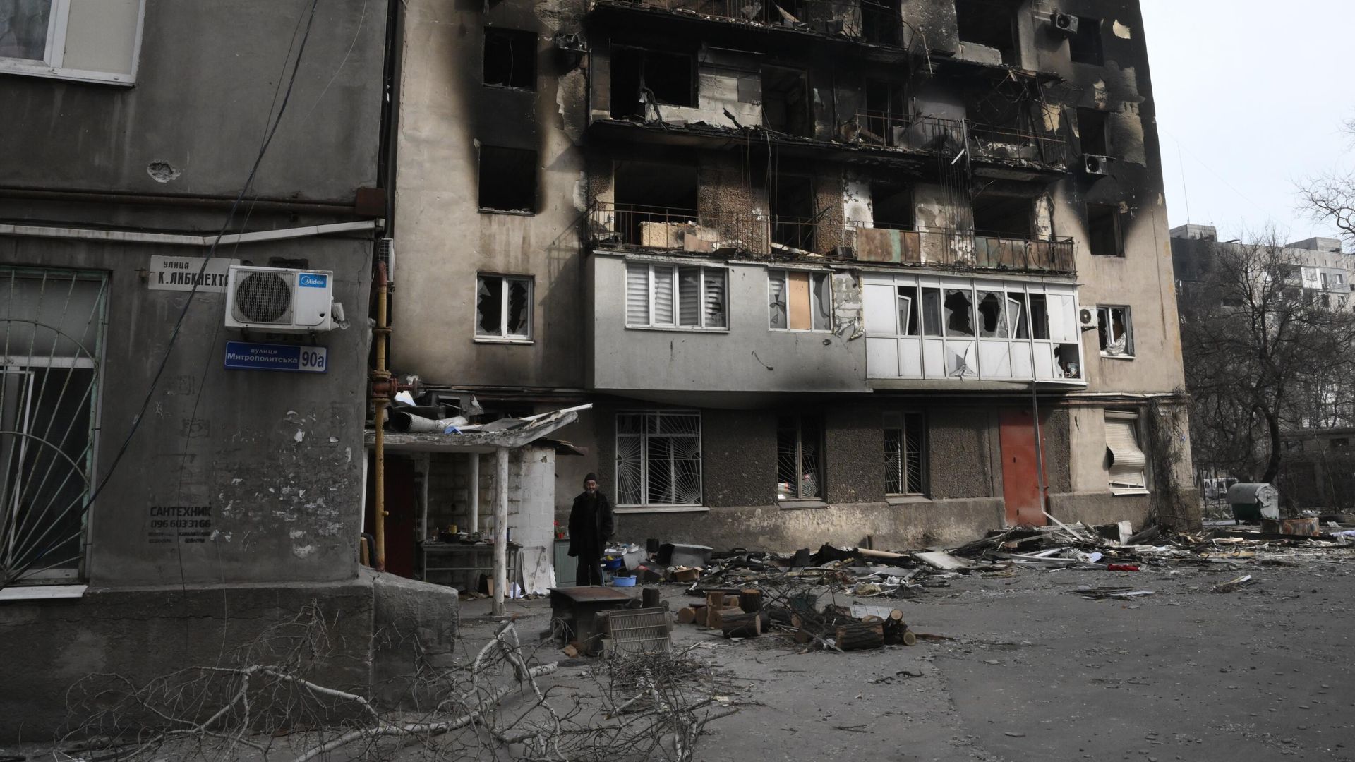 Разрушенное жилое здание в Мариуполе Разрушенное жилое здание в Мариуполе - РИА Новости, 1920, 01.04.2022