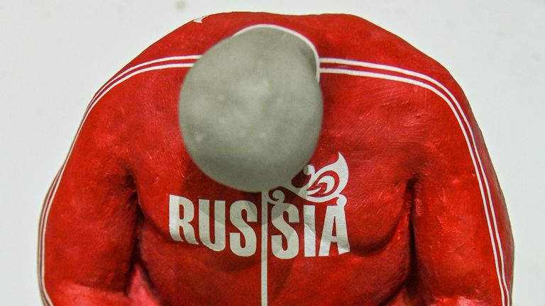 Один из экспонатов на ярмарке современного искусства Art Russia Fair 2022 в выставочном центре Гостиный двор в Москве