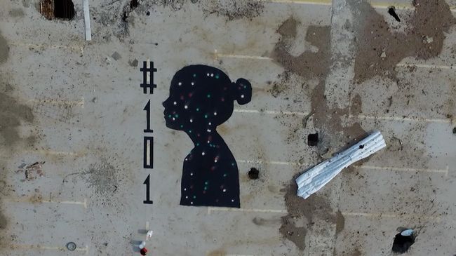 Граффити в память о детях-жертвах войны появился в руинах аэропорта Граффити в память о детях-жертвах войны появился в руинах аэропорта