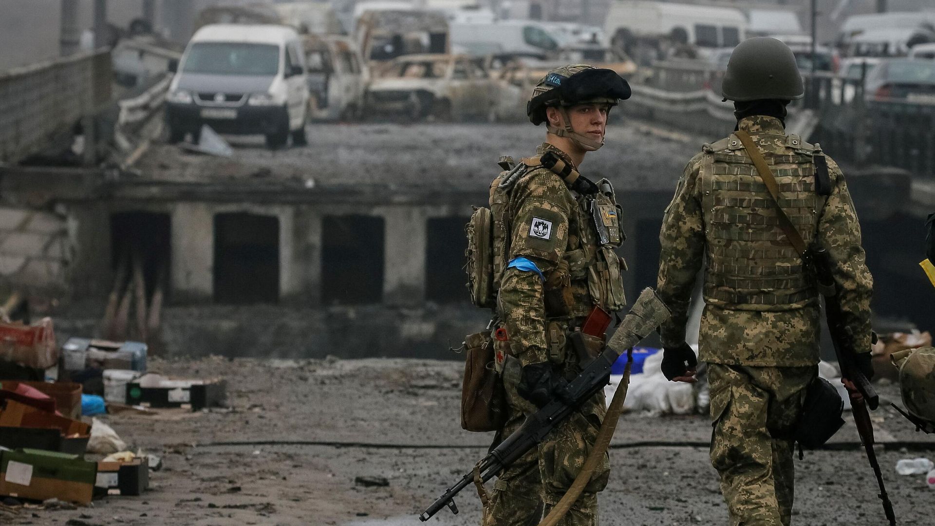 Военнослужащий Вооруженных сил Украины в городе Ирпень под Киевом Военнослужащий Вооруженных сил Украины в городе Ирпень под Киевом - РИА Новости, 1920, 06.04.2022