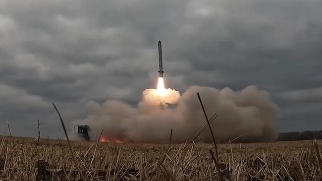 Удар оперативно-тактическим ракетным комплексом Искандер по объектам ВСУ на территории Украины