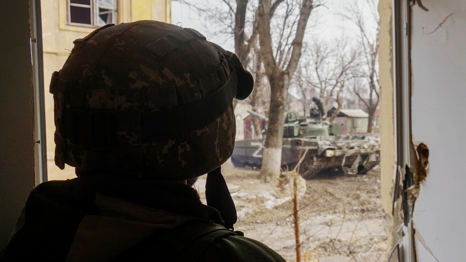 Военнослужащий ДНР во время боестолкновений в Левобережном районе Мариуполя Военнослужащий ДНР во время боестолкновений в Левобережном районе Мариуполя - РИА Новости, 1920, 03.04.2022