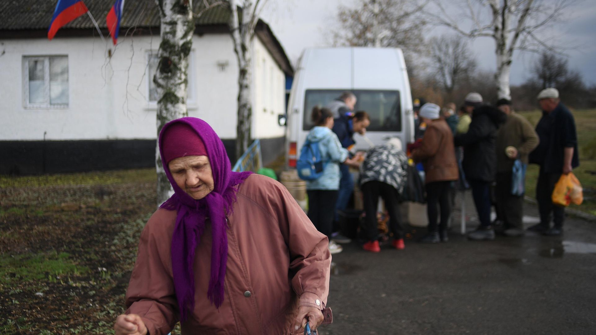 Волонтеры общественной организации Пища жизни. Донбасс раздают гуманитарную помощь жителям села Крымское Луганской народной республики Волонтеры общественной организации Пища жизни. Донбасс раздают гуманитарную помощь жителям села Крымское Луганской народной республики - РИА Новости, 1920, 27.02.2023