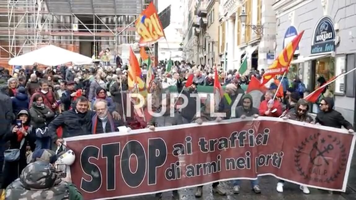 Митинг против продажи Украине оружия, в том числе под видом гуманитарной помощи, в Генуе. Кадр видео Митинг против продажи Украине оружия, в том числе под видом гуманитарной помощи, в Генуе. Кадр видео - РИА Новости, 1920, 04.04.2022