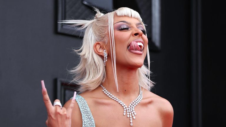 Doja Cat на красной дорожке 64-й ежегодной церемонии вручения премии Грэмми