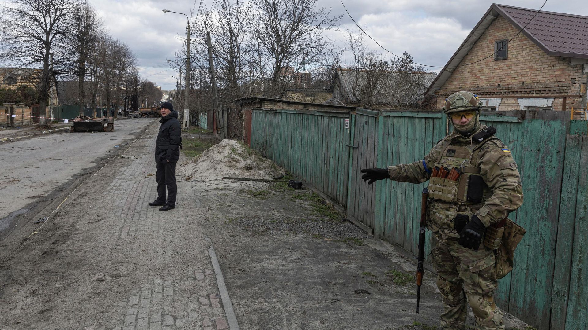 Военнослужащий Украины в Буче Военнослужащий Украины в Буче - РИА Новости, 1920, 05.04.2022