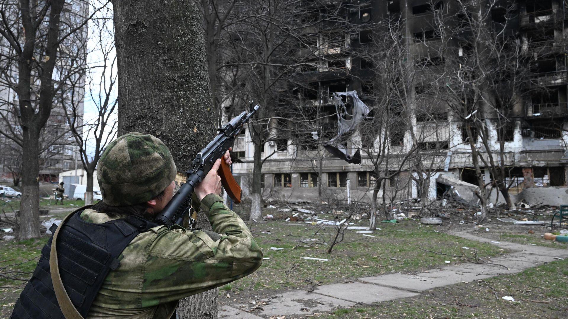 Боец специального отряда быстрого реагирования Ахмат в Мариуполе - РИА Новости, 1920, 05.04.2022