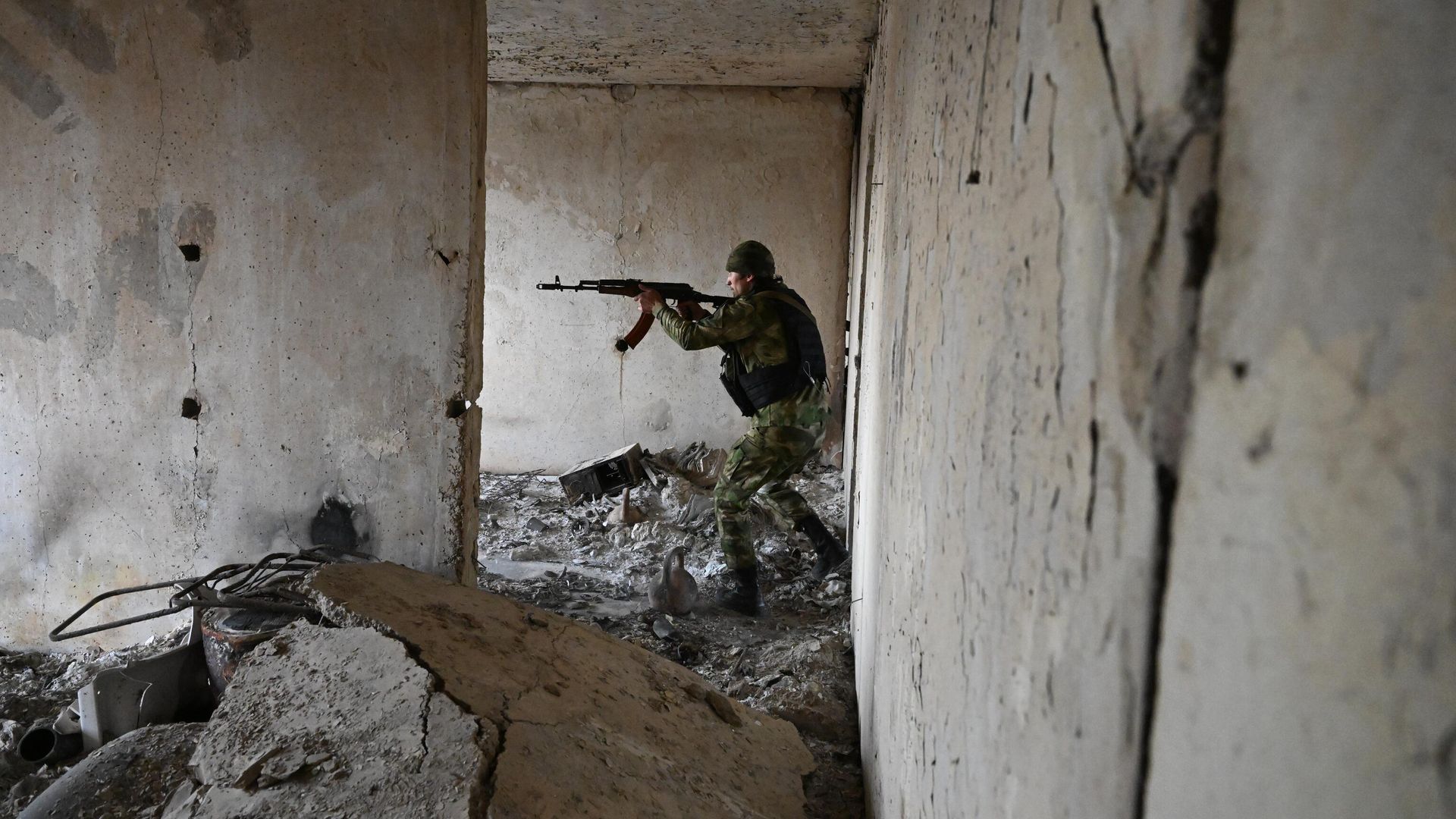 Боец специального отряда быстрого реагирования Ахмат в Мариуполе Боец специального отряда быстрого реагирования Ахмат в Мариуполе - РИА Новости, 1920, 06.04.2022