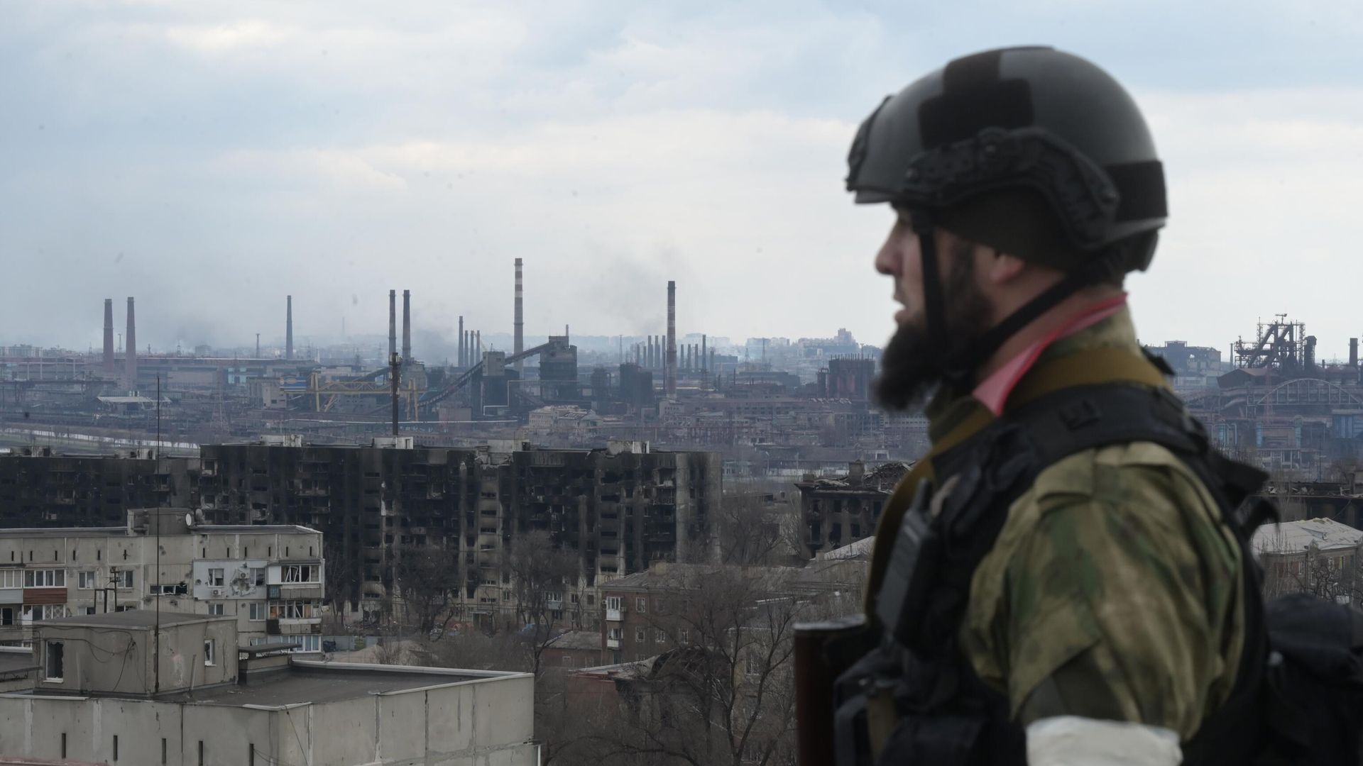 Боец специального отряда быстрого реагирования Ахмат в Мариуполе - РИА Новости, 1920, 05.04.2022