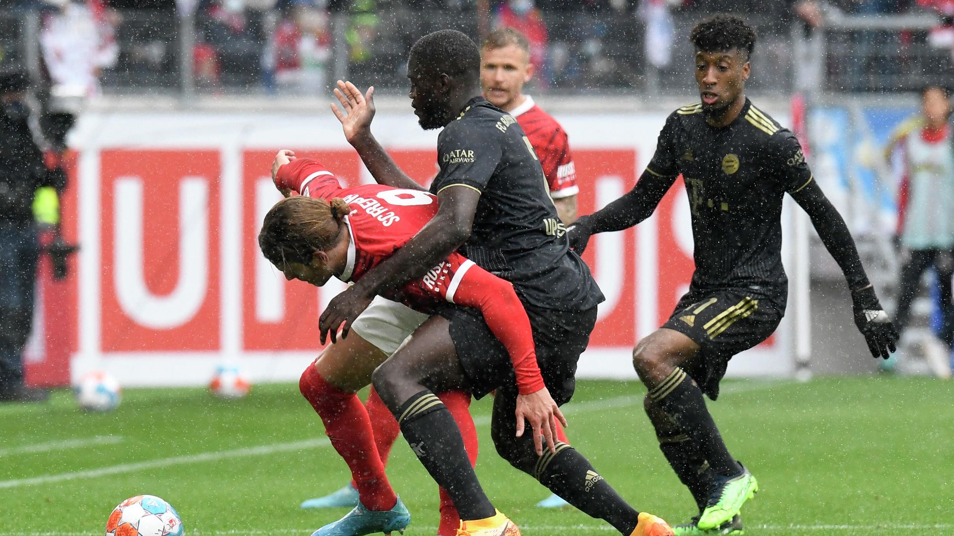 Слева направо: Лукас Хелер, Дайо Упамекано и Кингсли Коман Слева направо: Лукас Хелер, Дайо Упамекано и Кингсли Коман - РИА Новости, 1920, 04.04.2022