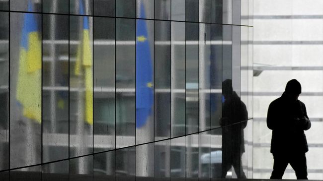 Флаги Украины и Евросоюза
