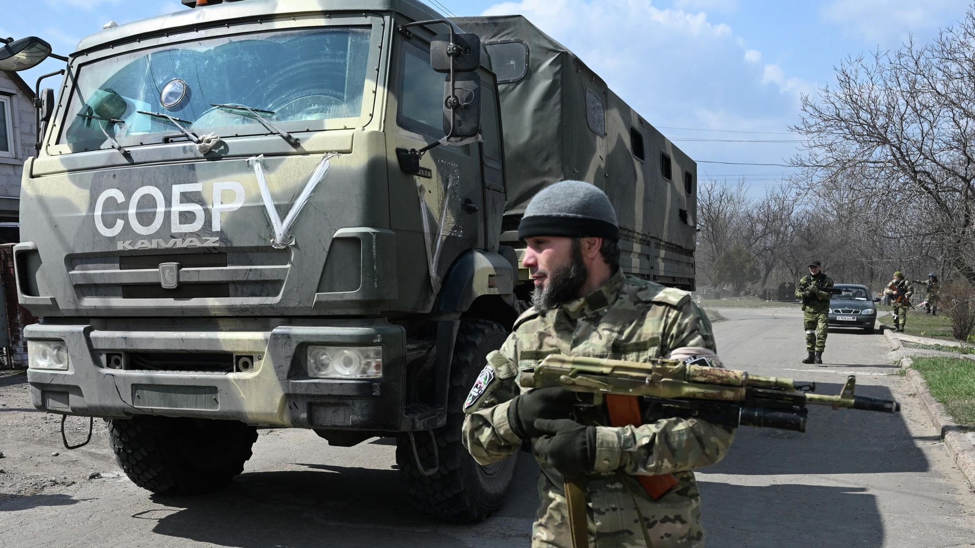 Бойцы специального отряда быстрого реагирования Ахмат патрулируют улицы Мариуполя Бойцы специального отряда быстрого реагирования Ахмат патрулируют улицы Мариуполя - РИА Новости, 1920, 19.05.2022