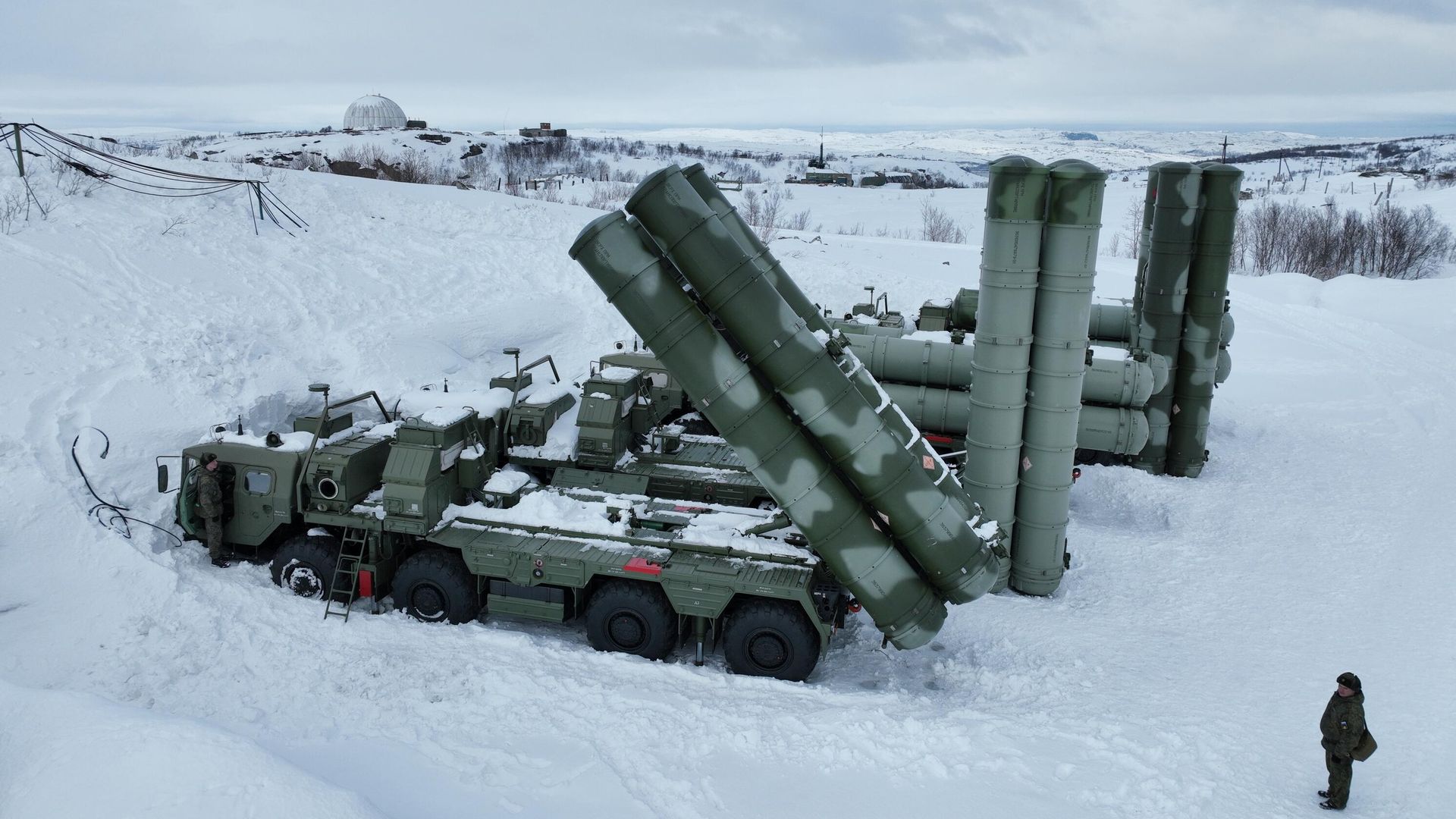 Военнослужащие боевого расчета возле зенитного ракетного комплекса С-400 Триумф Военнослужащие боевого расчета возле зенитного ракетного комплекса С-400 Триумф - РИА Новости, 1920, 07.02.2024