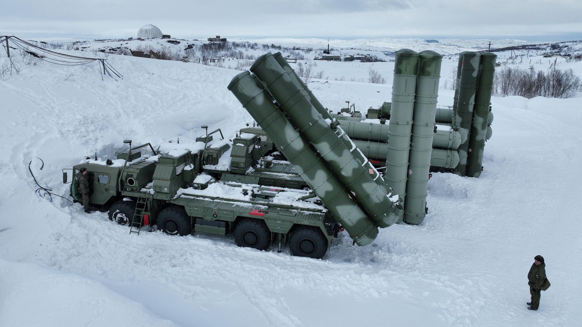 Военнослужащие боевого расчета возле зенитного ракетного комплекса С-400 Триумф  - РИА Новости, 1920, 05.01.2023