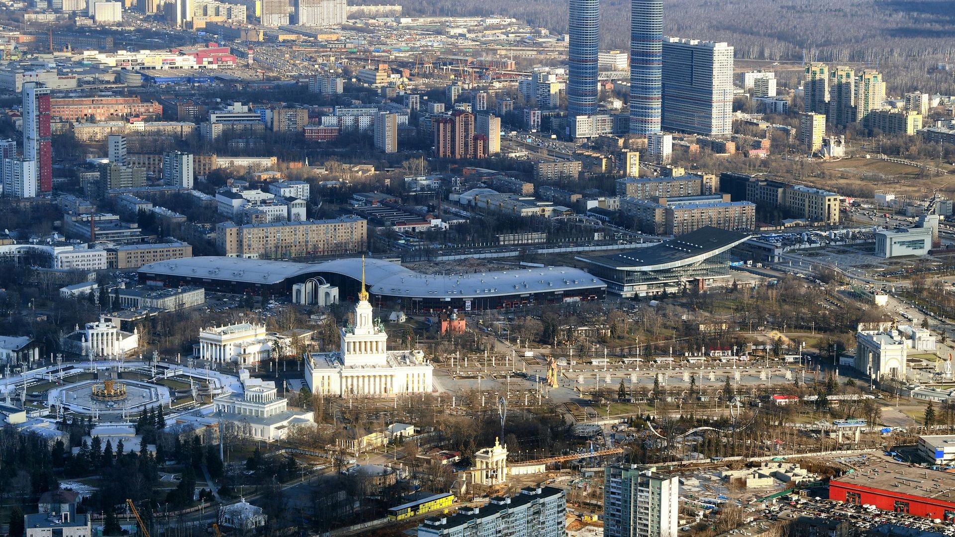 Вид на территорию ВДНХ со смотровой площадки Останкинской башни в Москве Вид на территорию ВДНХ со смотровой площадки Останкинской башни в Москве - РИА Новости, 1920, 29.10.2022