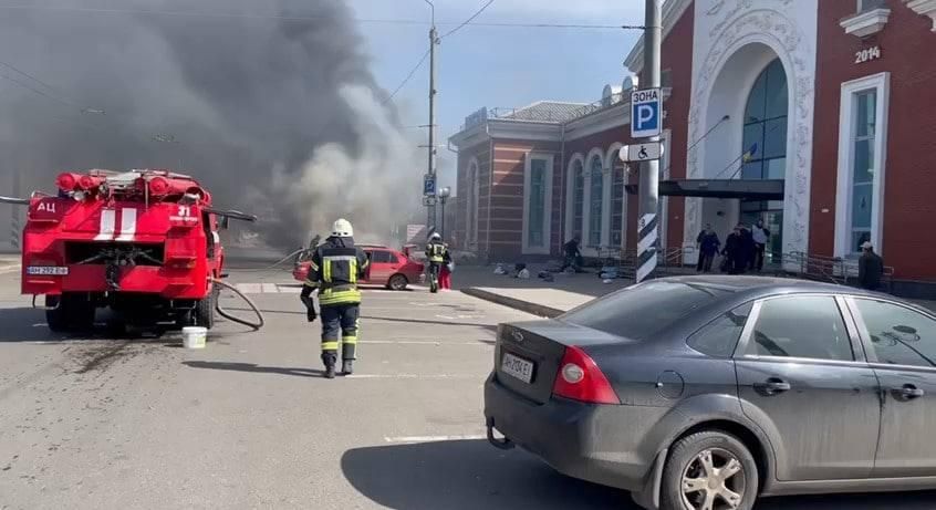 Последствия удара ракетой Точка-У по Краматорску Последствия удара ракетой Точка-У по Краматорску - РИА Новости, 1920, 08.04.2022