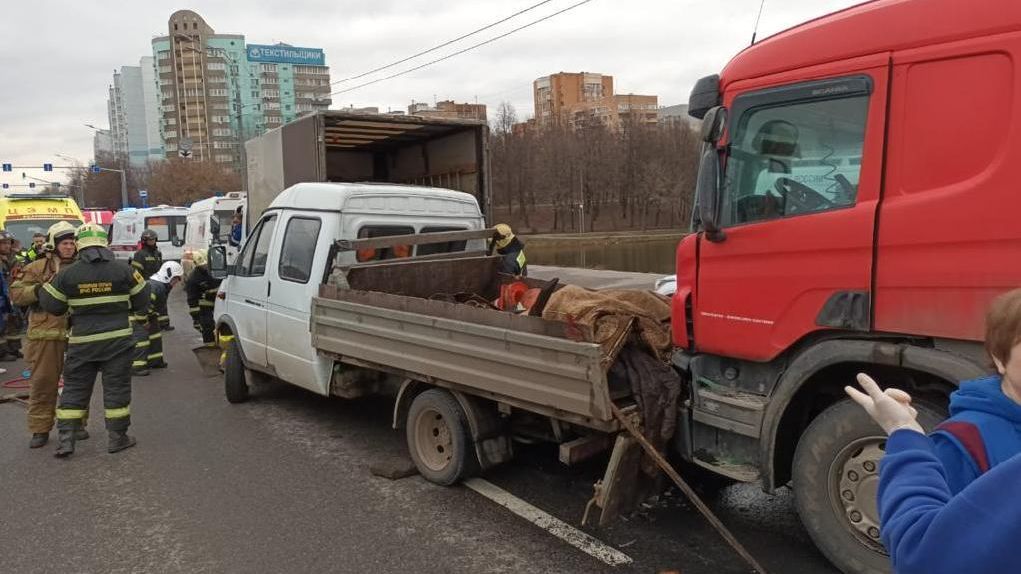 ДТП на улице Люблинская в Москве ДТП на улице Люблинская в Москве - РИА Новости, 1920, 09.04.2022