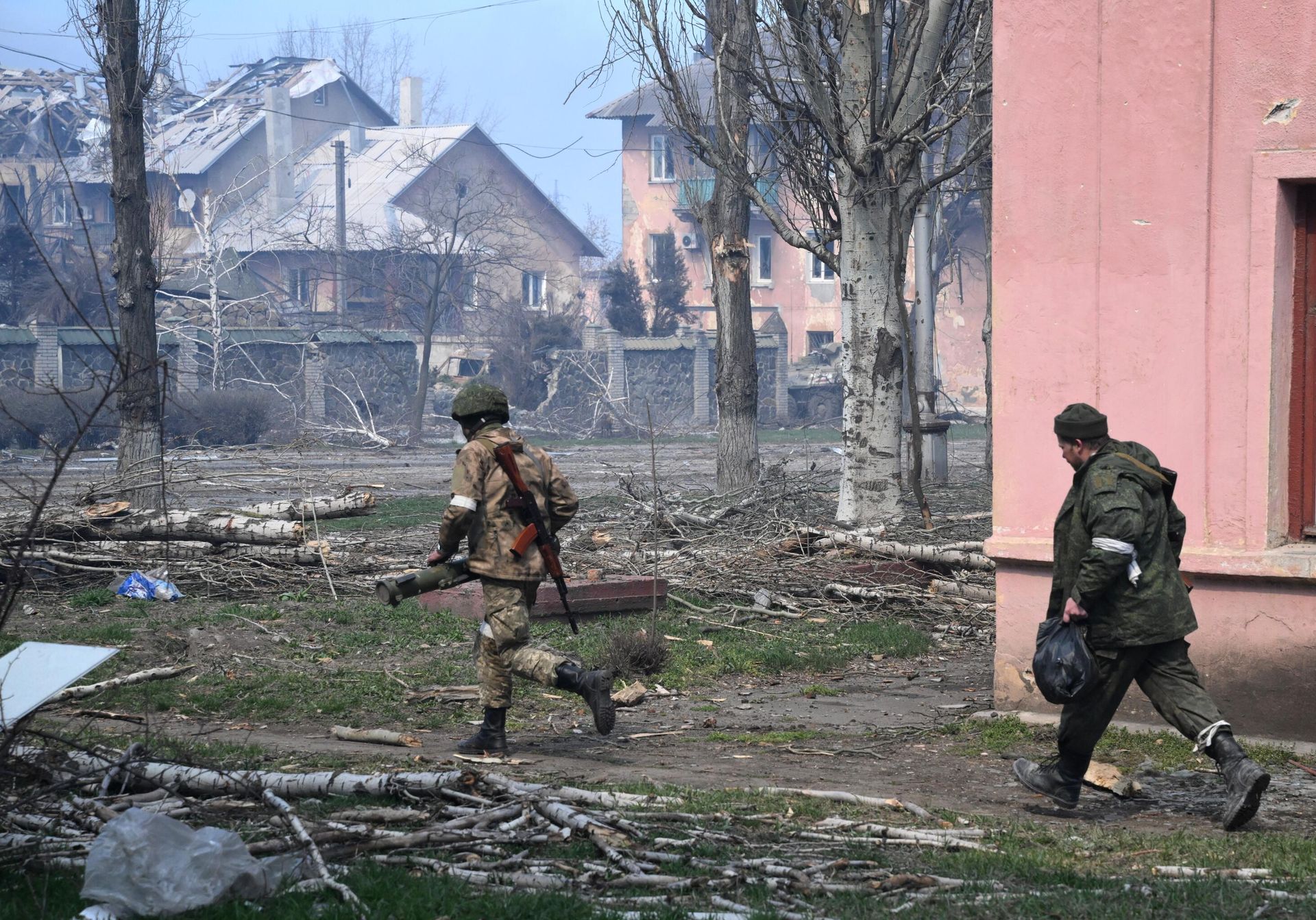 Военнослужащие НМ ДНР на передовой линии в Левобережном районе Мариуполя Военнослужащие НМ ДНР на передовой линии в Левобережном районе Мариуполя - РИА Новости, 1920, 12.04.2022