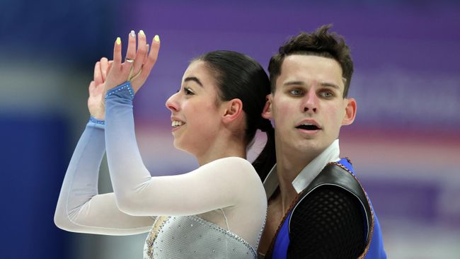 Карина Акопова и Никита Рахманин выступают с произвольной программой Карина Акопова и Никита Рахманин выступают с произвольной программой