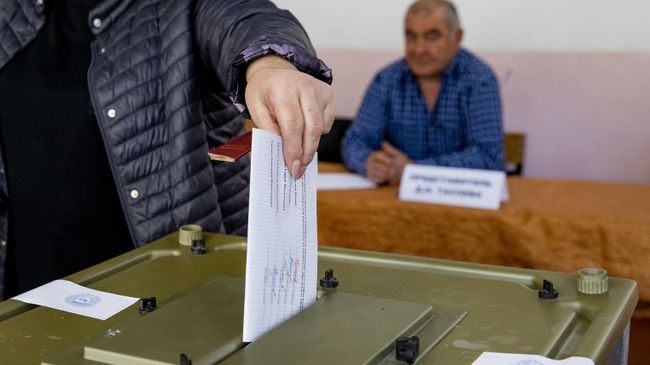 Голосование на выборах главы Южной Осетии в поселке Дзау