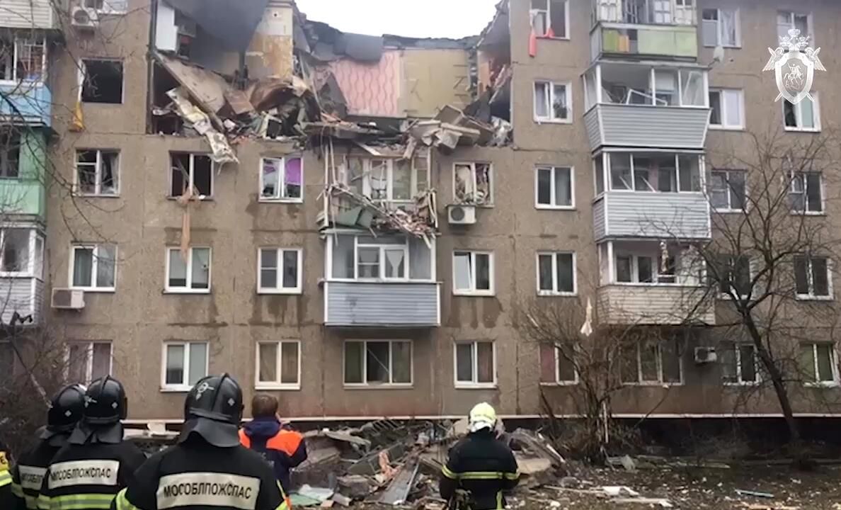 Сотрудники Мособлпожспаса у жилого дома в Ступино, в котором произошел взрыв бытового газа - РИА Новости, 1920, 11.04.2022