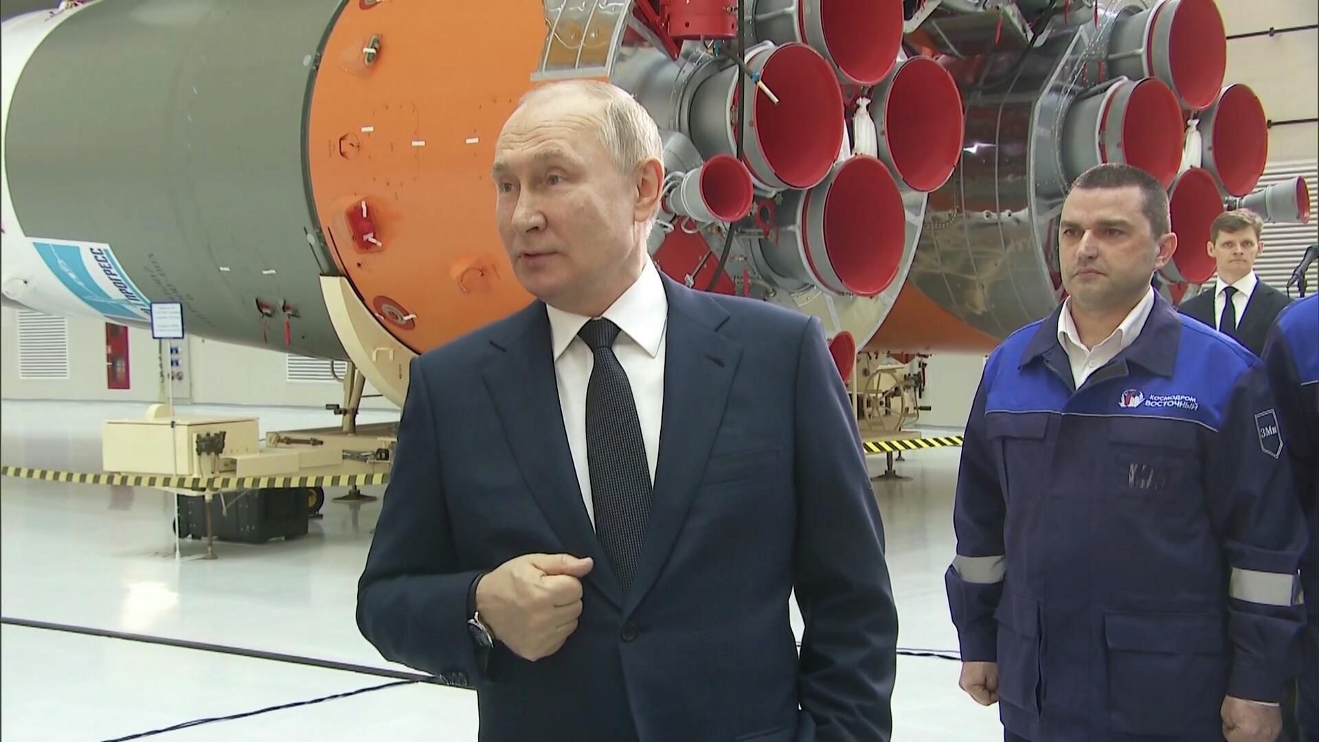 Путин сообщил, что Россия намерена возобновить лунную программу Путин сообщил, что Россия намерена возобновить лунную программу - РИА Новости, 1920, 12.04.2022
