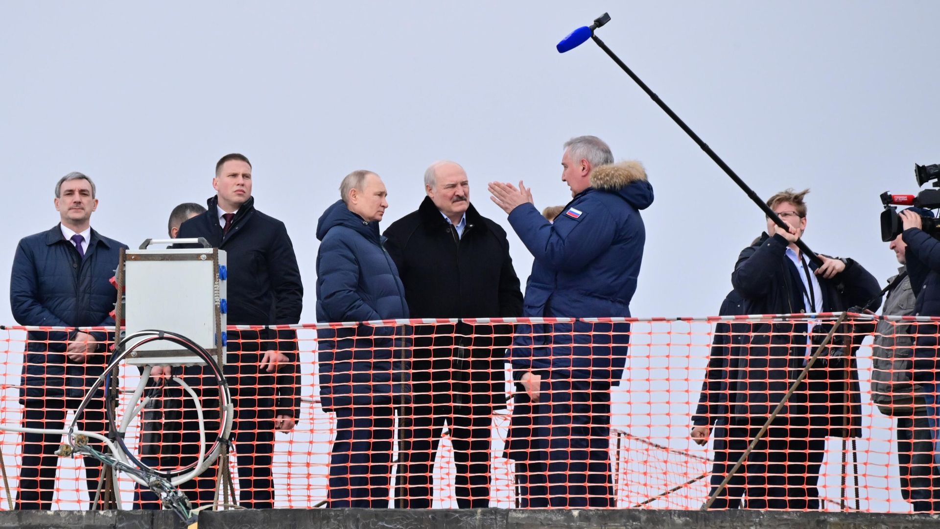Президенты России и Белоруссии Владимир Путин и Александр Лукашенко на космодроме Восточный Президенты России и Белоруссии Владимир Путин и Александр Лукашенко на космодроме Восточный - РИА Новости, 1920, 12.04.2022