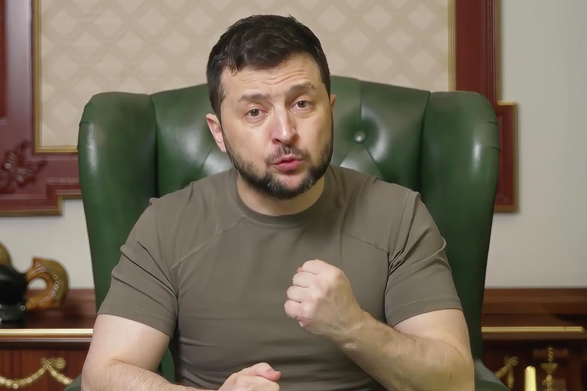 Президент Украины Владимир Зеленский во время телеобращения Президент Украины Владимир Зеленский во время телеобращения - РИА Новости, 1920, 24.06.2022