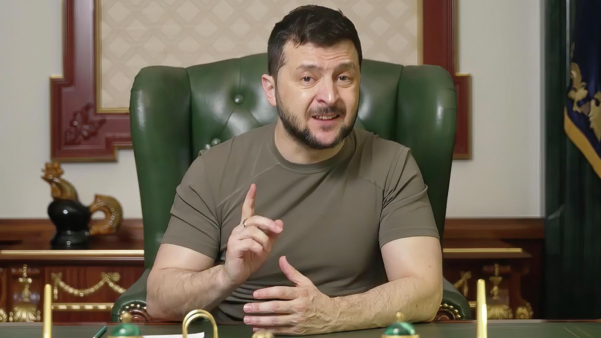 Президент Украины Владимир Зеленский во время телеобращения Президент Украины Владимир Зеленский во время телеобращения - РИА Новости, 1920, 21.06.2022
